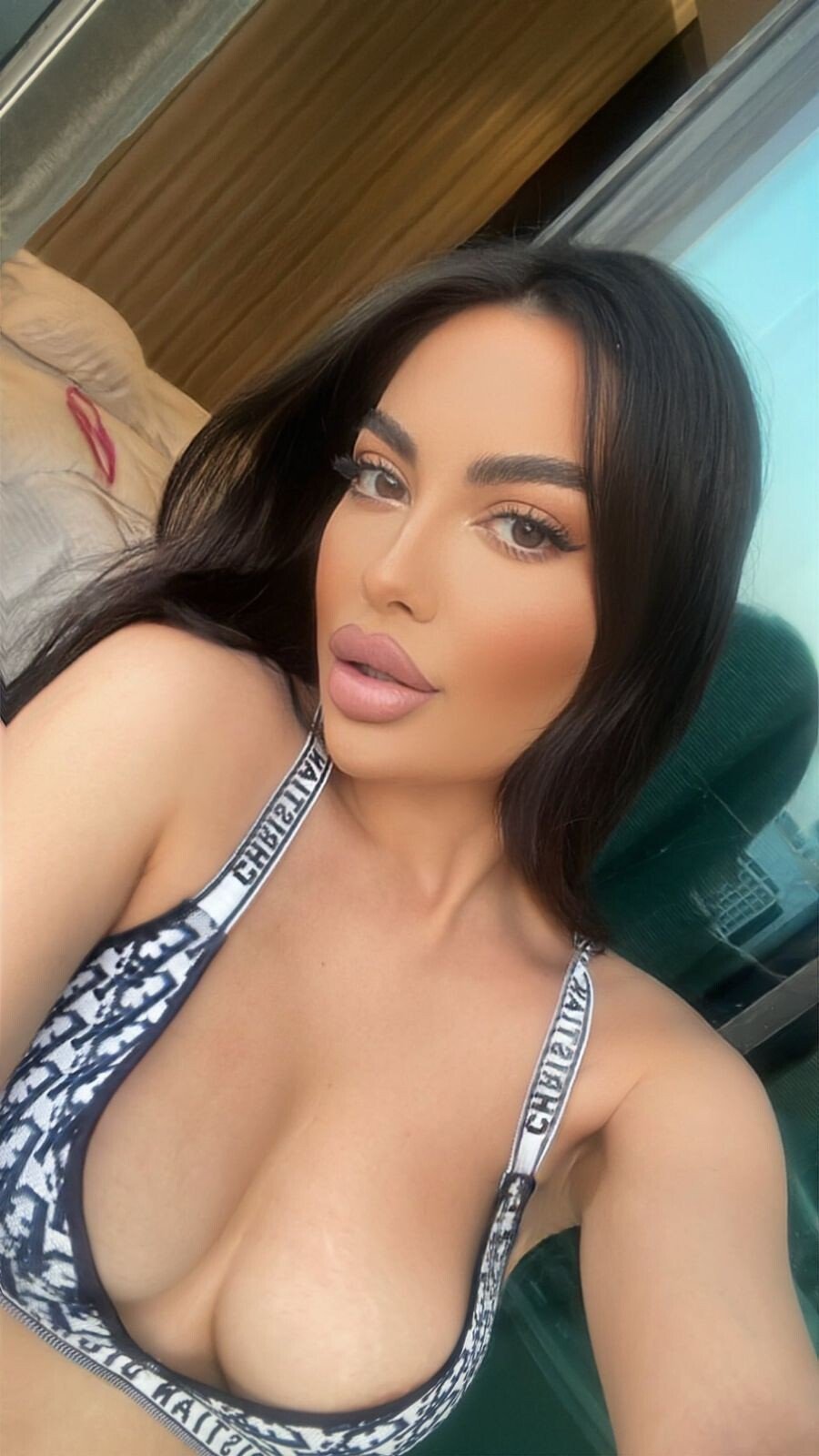 במרכז – ג'ני – בחורה חדשה - תמונה 2