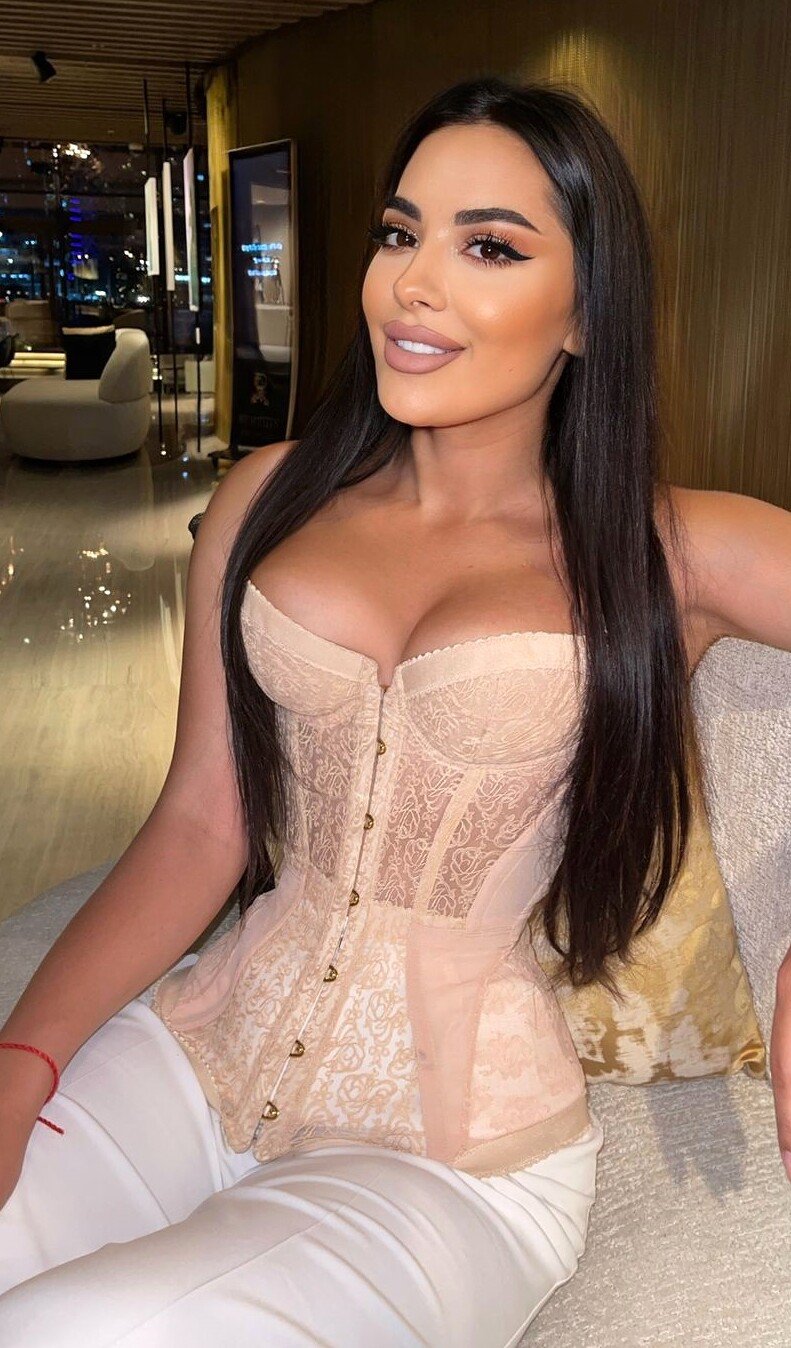 במרכז – ג'ני – בחורה חדשה - תמונה 3