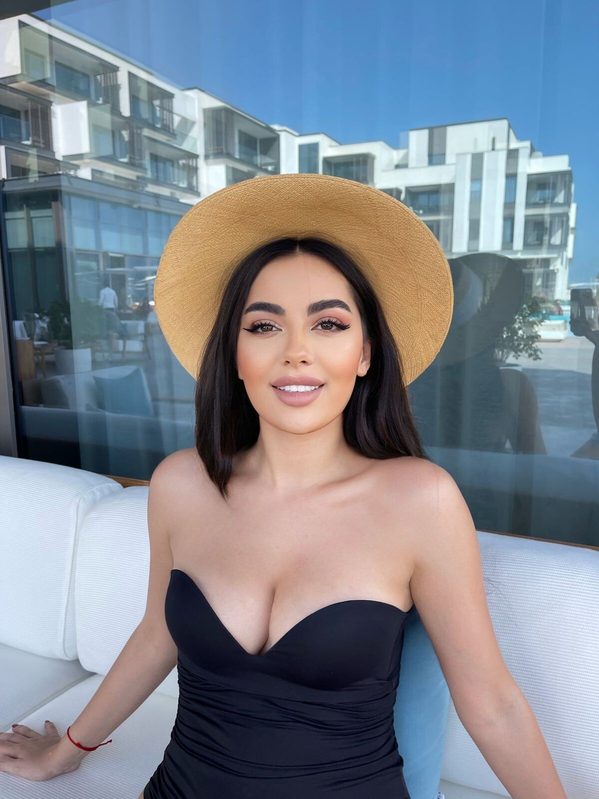 במרכז – ג'ני – בחורה חדשה - תמונה 4