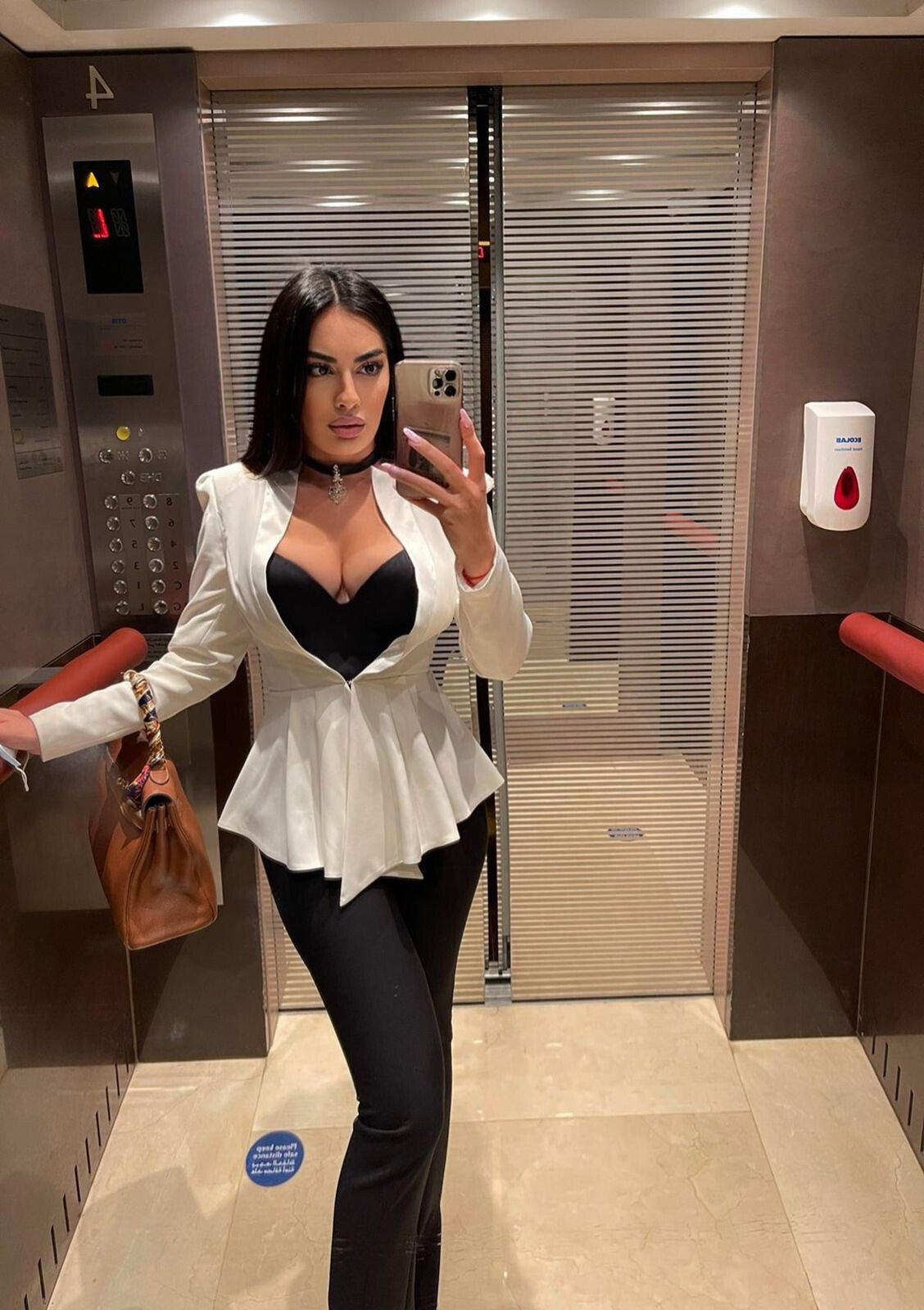 במרכז – ג'ני – בחורה חדשה - תמונה 6