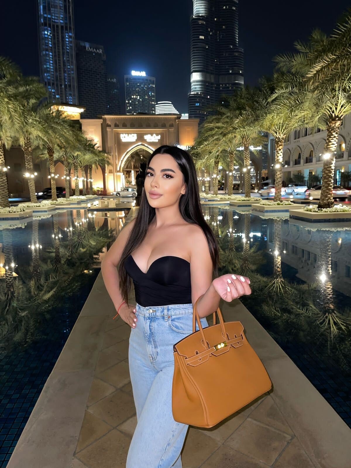 במרכז – ג'ני – בחורה חדשה - תמונה 1